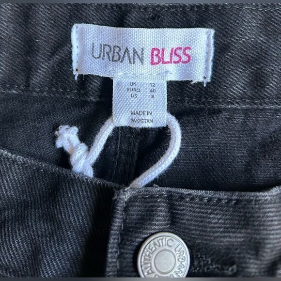 NWT … URBAN BLISS “Size: 8” Black Denim Shorts - Picture 4 of 5
